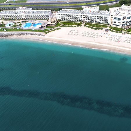 Radisson Blu Resort, ฟูไจราห์ ภายนอก รูปภาพ Aerial view of the hotel