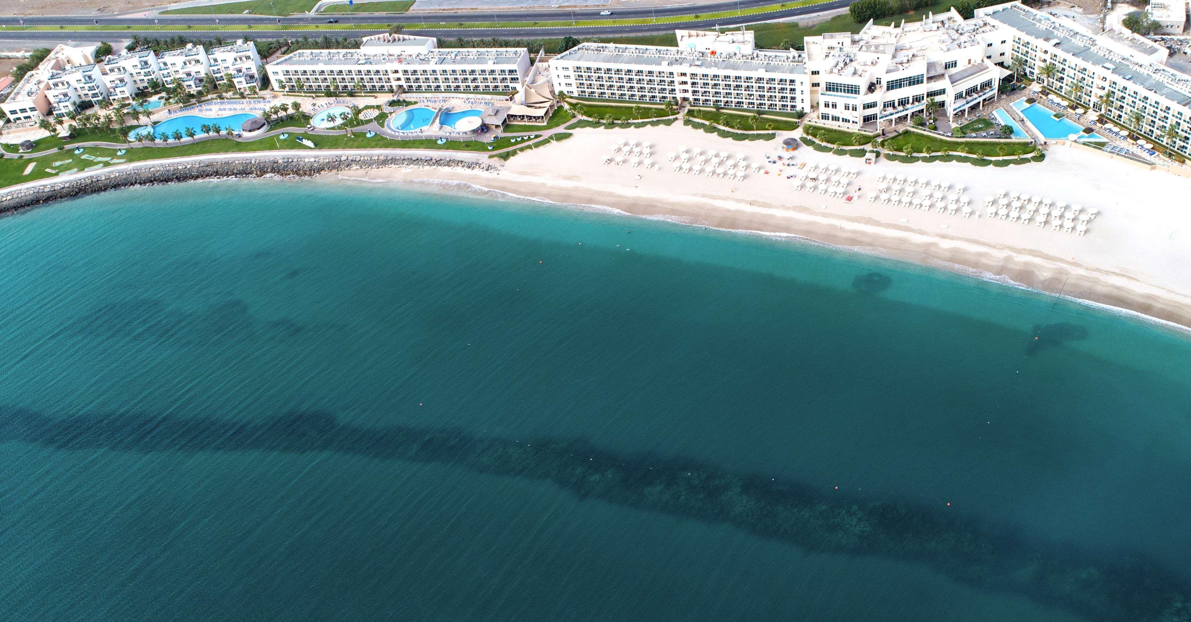 Radisson Blu Resort, ฟูไจราห์ ภายนอก รูปภาพ Aerial view of the hotel