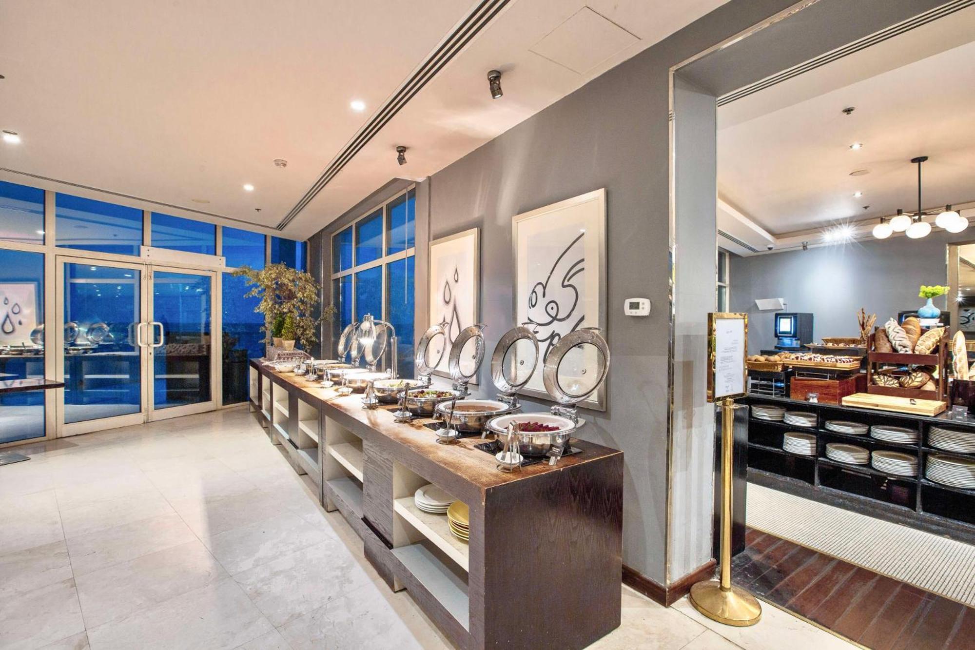 Radisson Blu Resort, ฟูไจราห์ ภายนอก รูปภาพ The lounge at the airport