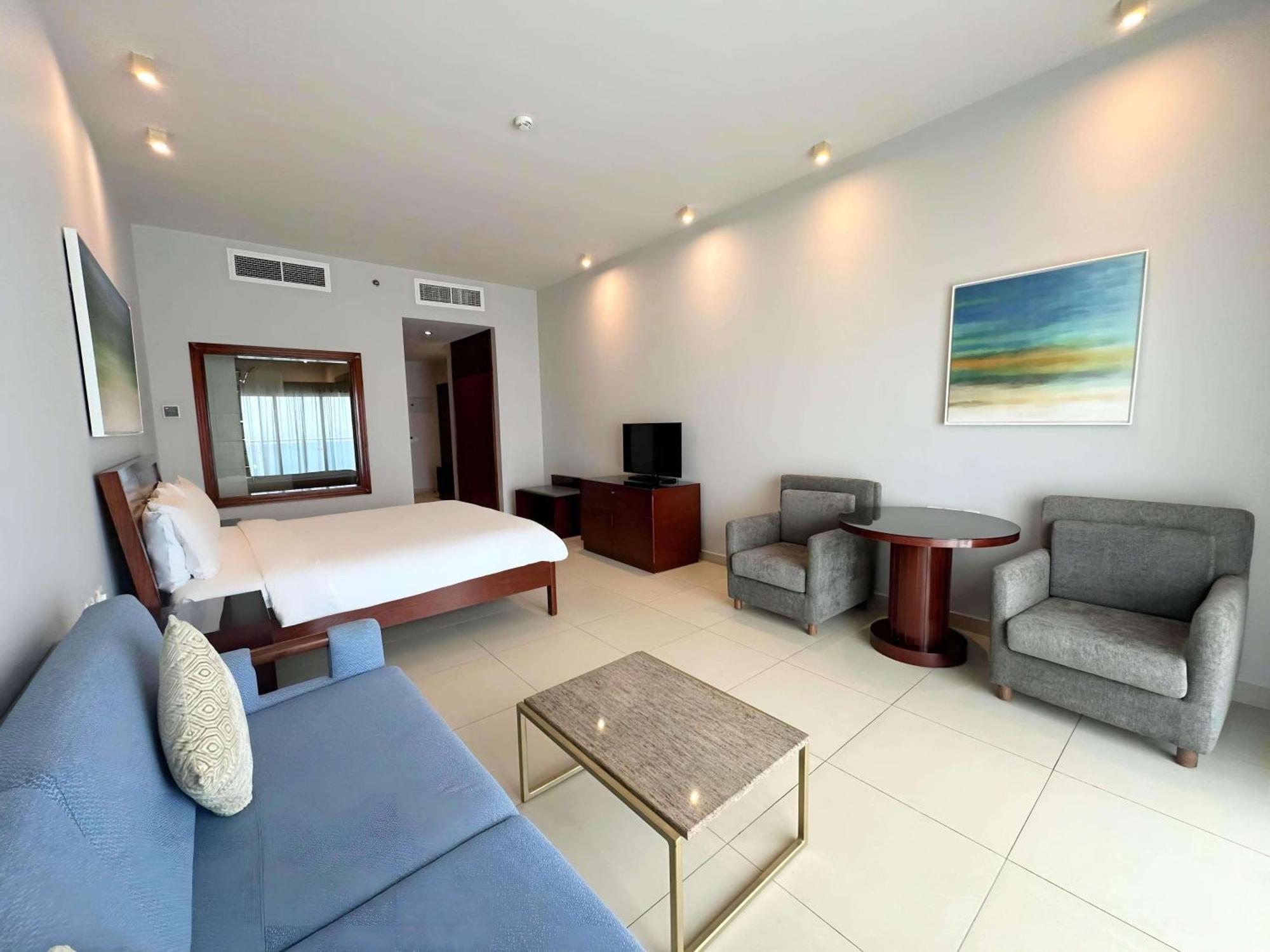 Radisson Blu Resort, ฟูไจราห์ ภายนอก รูปภาพ A room at the hotel